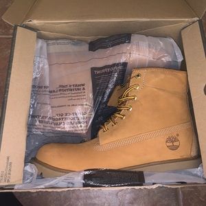 Size 10 Timberland boots BREAND NEW
